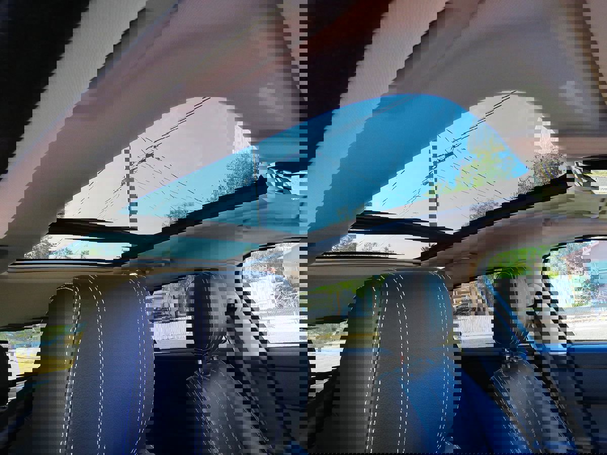 Used 2019 Land Rover Range Rover Velar S image 16