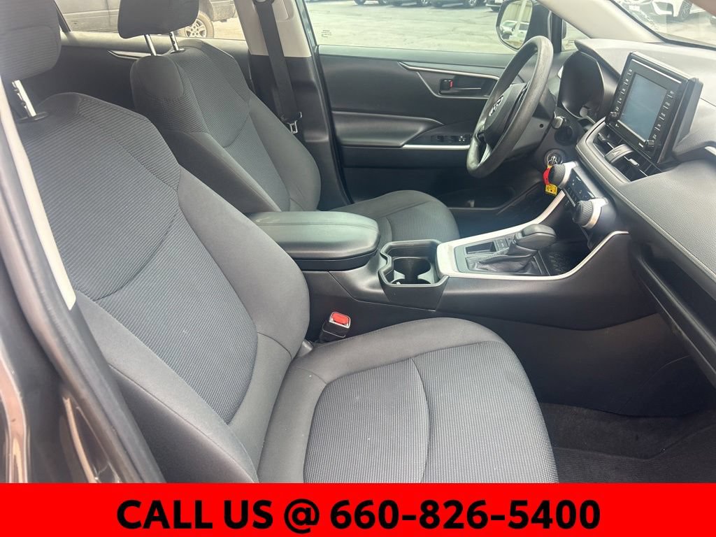 Used 2020 Toyota RAV4 LE FWD image 8