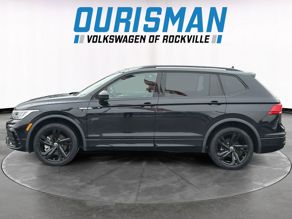 Used 2023 Volkswagen Tiguan SE R-Line image 3