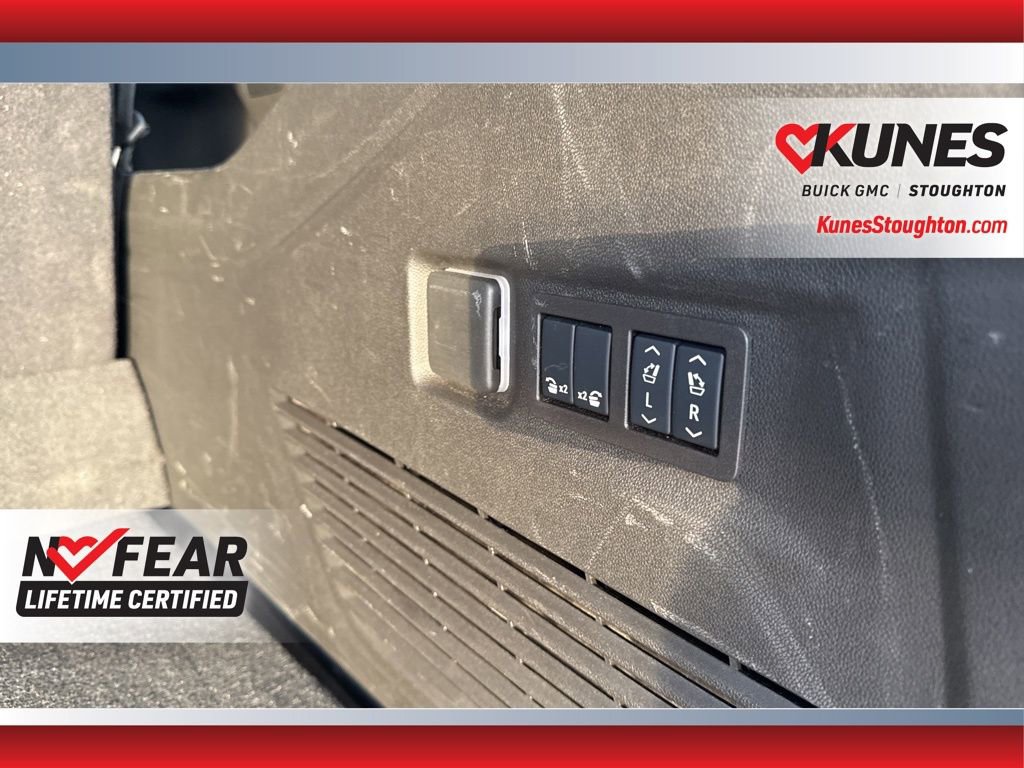 Used 2025 GMC Yukon XL Denali image 33