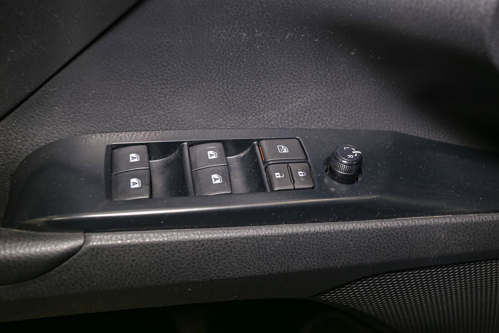 Used 2018 Toyota Camry SE image 40