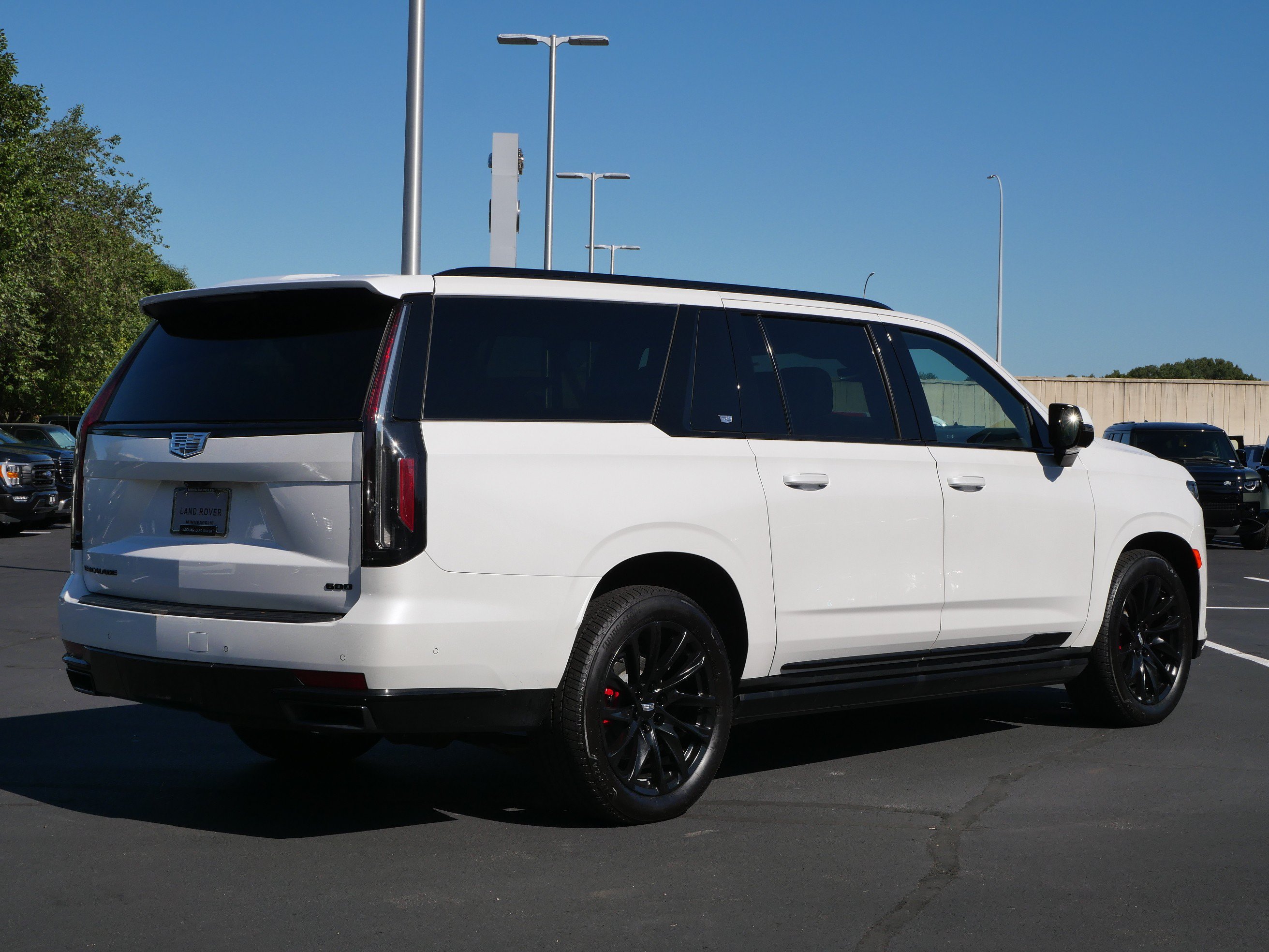 Used 2023 Cadillac Escalade ESV Sport Platinum w/ LPO, ONYX Package AWD/4WD image 5