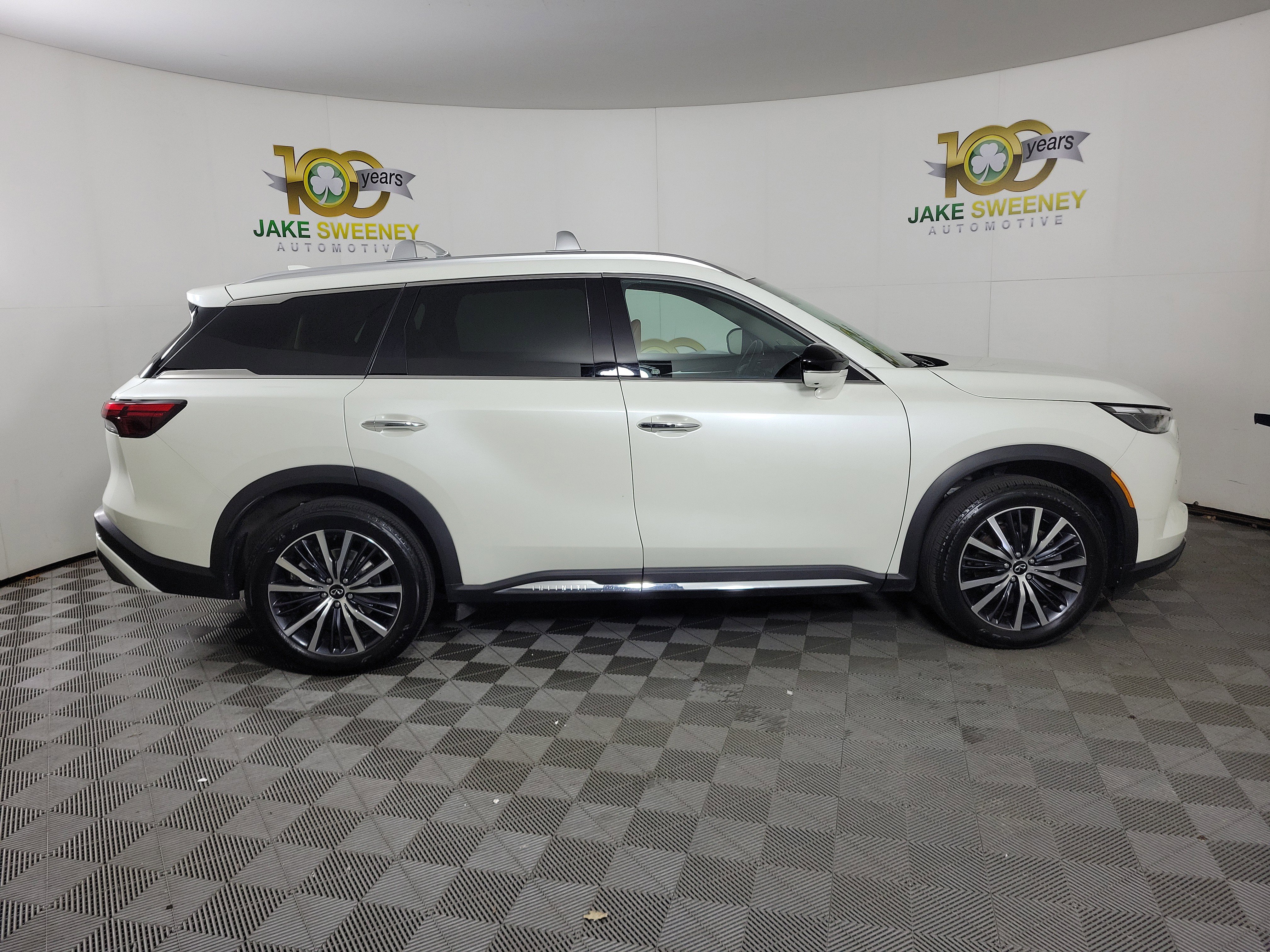Used 2024 INFINITI QX60 Sensory AWD/4WD image 8