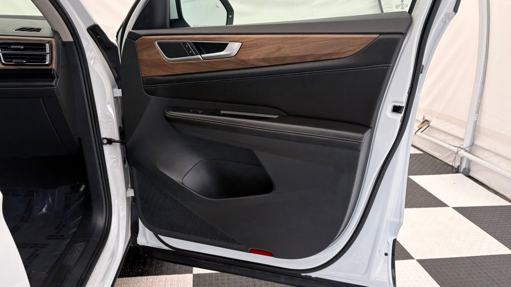 Used 2024 Volkswagen Atlas SE w/ Black Wheel Package image 26