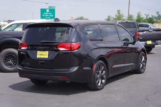 Used 2019 Chrysler Pacifica Touring Plus w/ S Appearance Package FWD image 6