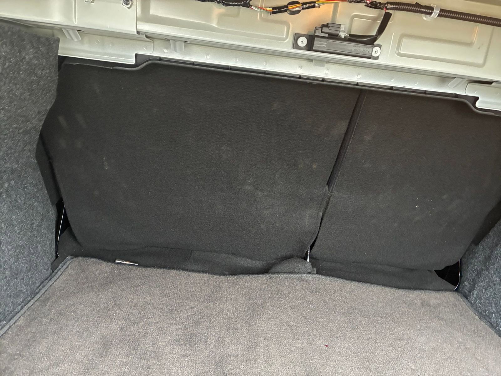 Used 2025 Nissan Versa SV w/ Trunk Package image 25