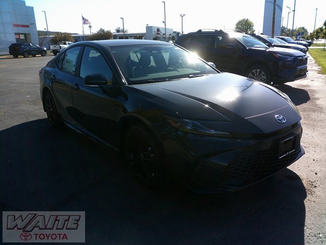 New 2025 Toyota Camry SE image 1