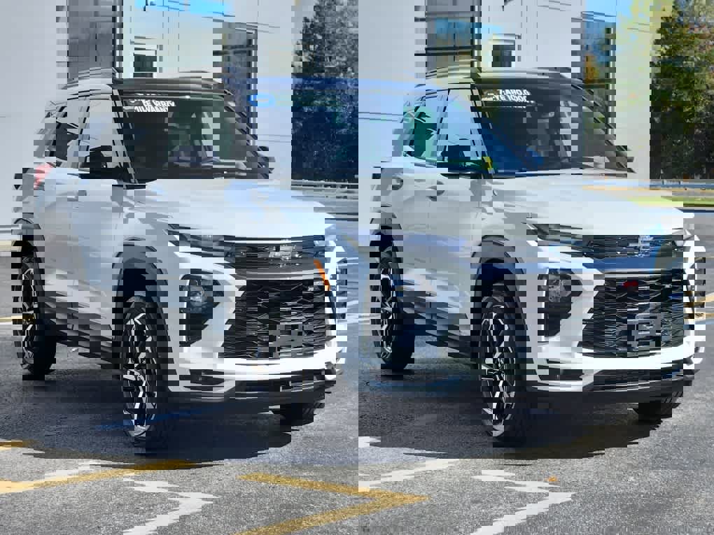 Used 2023 Chevrolet TrailBlazer RS w/ Convenience Package image 2