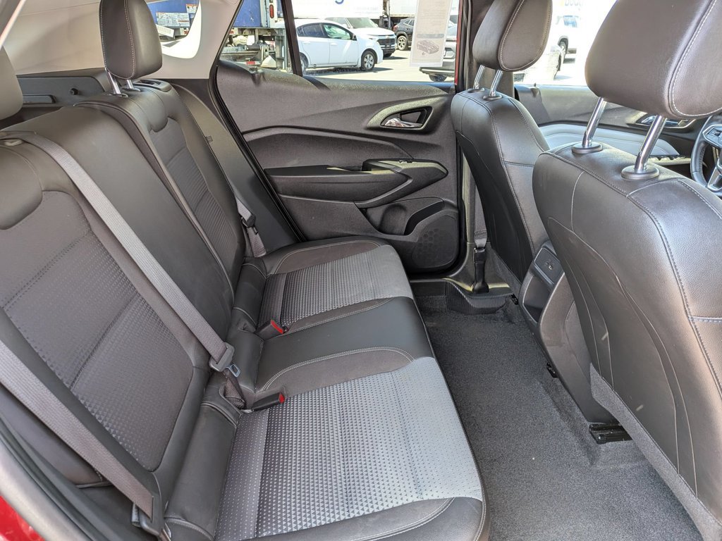 Used 2025 Chevrolet Trax LT w/ LT Convenience Package FWD image 29