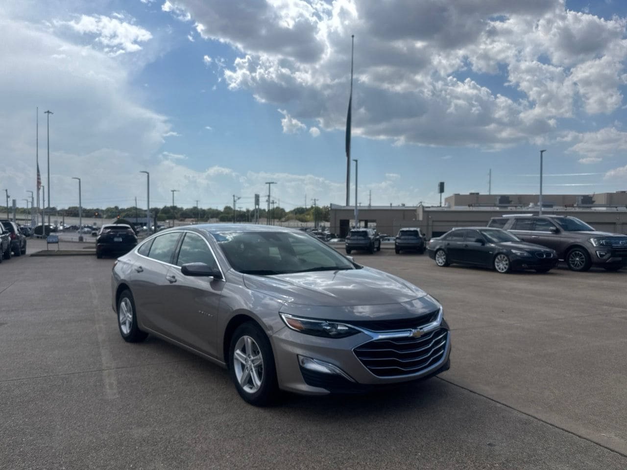 Used 2025 Chevrolet Malibu LS FWD image 1