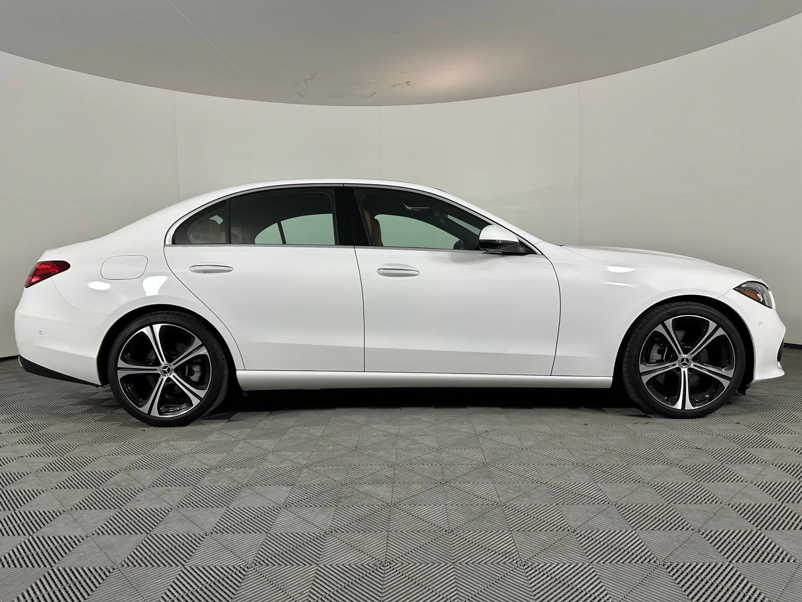 Used 2025 Mercedes-Benz C 300 Sedan image 31