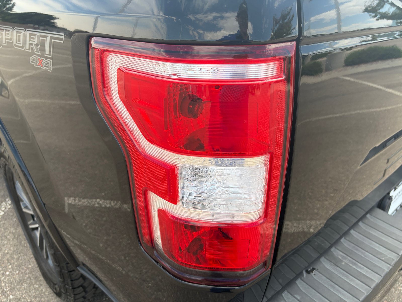 Used 2018 Ford F150 XLT w/ Equipment Group 302A Luxury AWD/4WD image 28