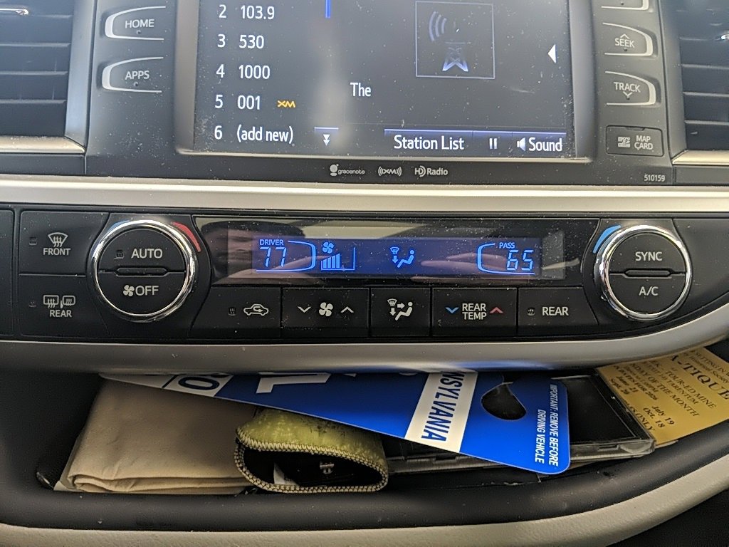 Used 2016 Toyota Highlander XLE image 17