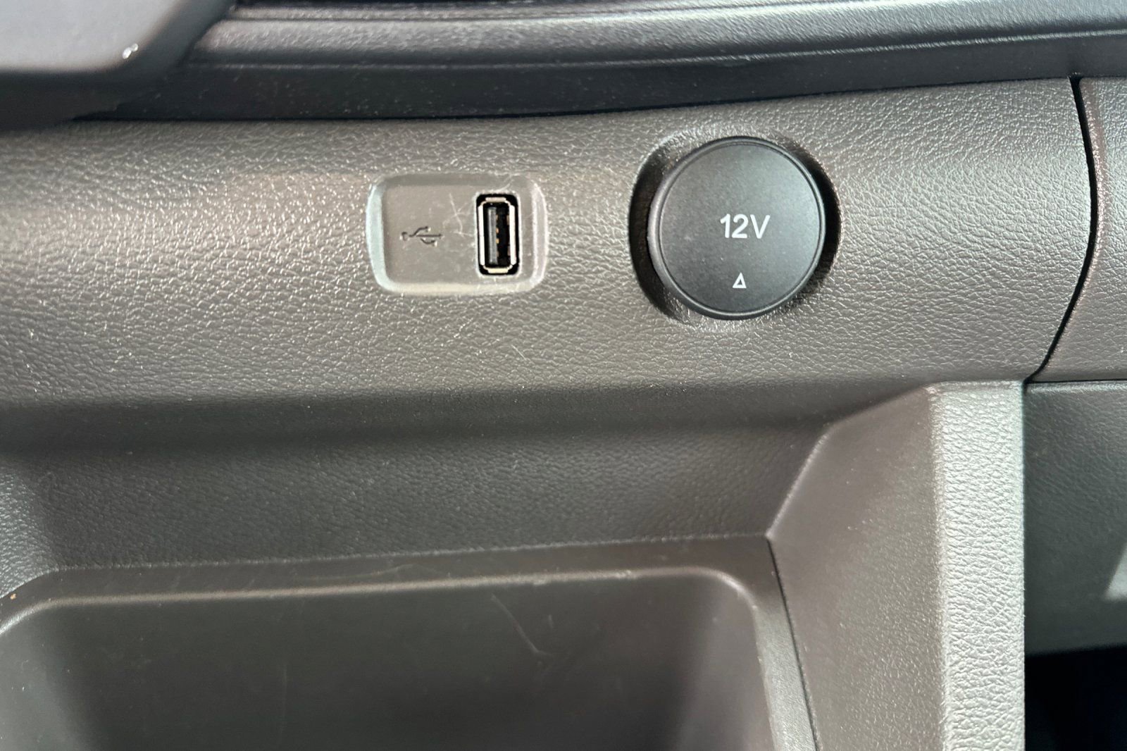 Used 2023 Ford Transit 350 XLT image 34