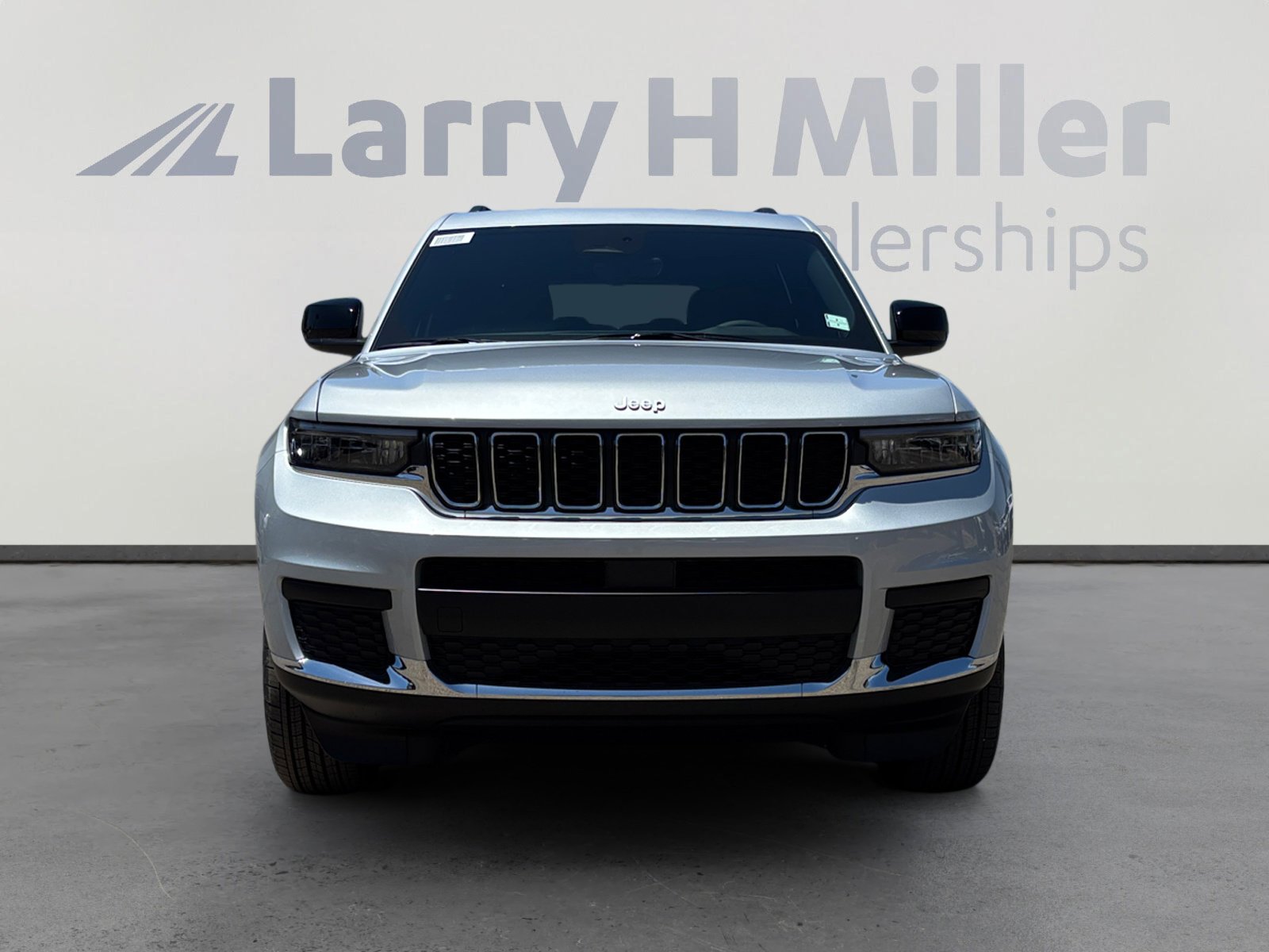 New 2025 Jeep Grand Cherokee L Laredo w/ Trailer Tow Package image 8