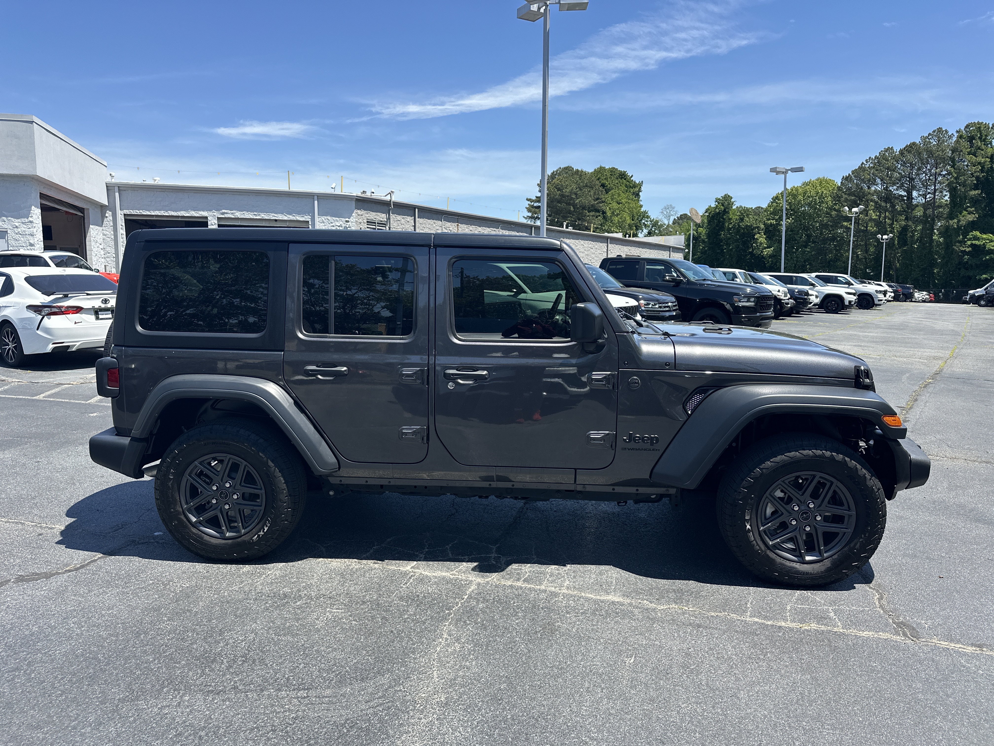 Used 2024 Jeep Wrangler Unlimited Sport AWD/4WD image 10