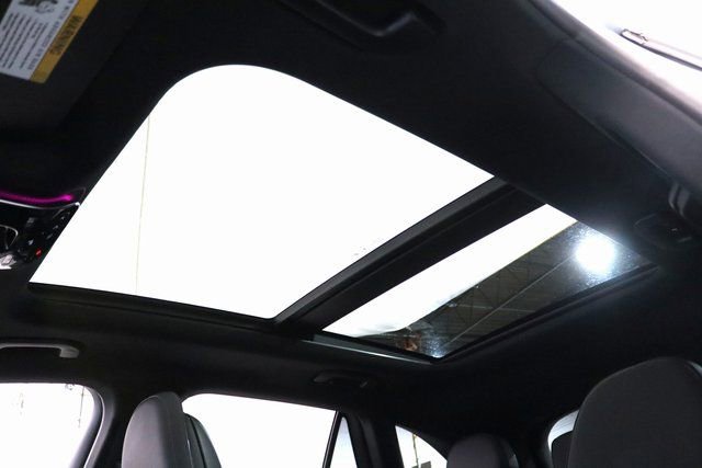 Used 2024 Mercedes-Benz GLC 300 4MATIC image 11