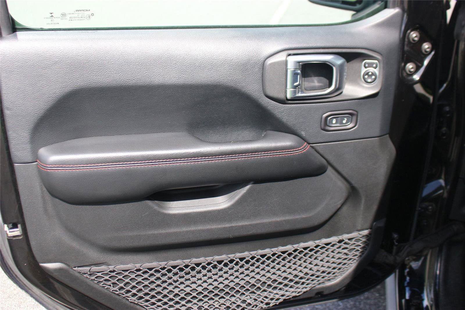 Used 2018 Jeep Wrangler Unlimited Rubicon w/ Cold Weather Group image 12