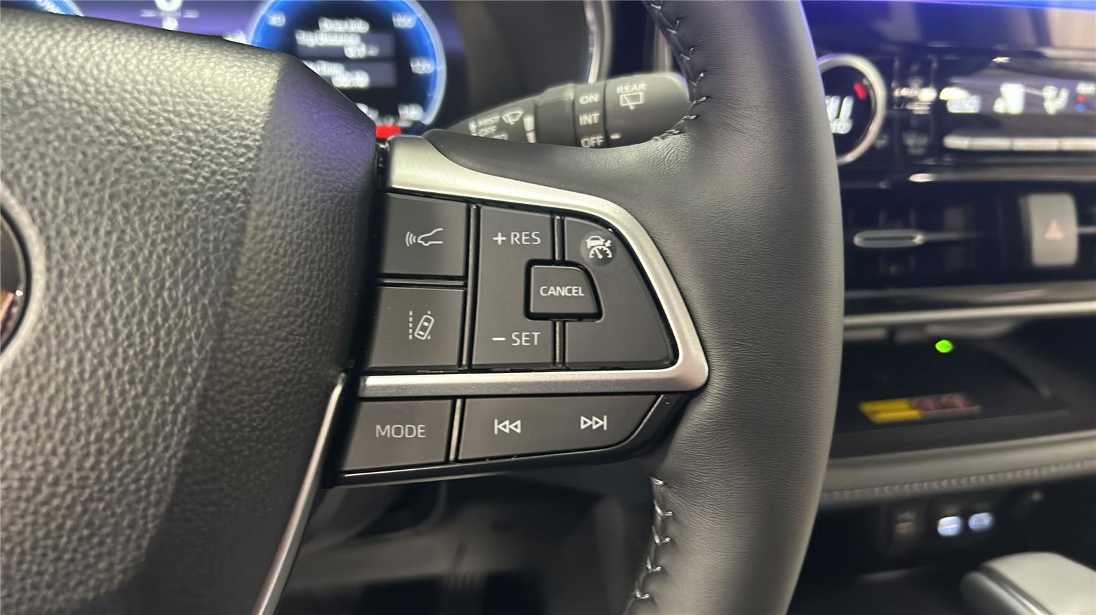 New 2026 Toyota Highlander Platinum image 7