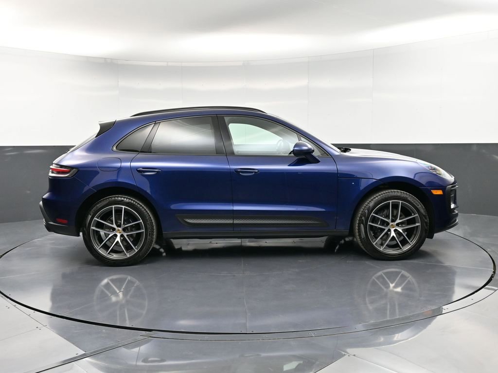 Certified 2025 Porsche Macan image 9