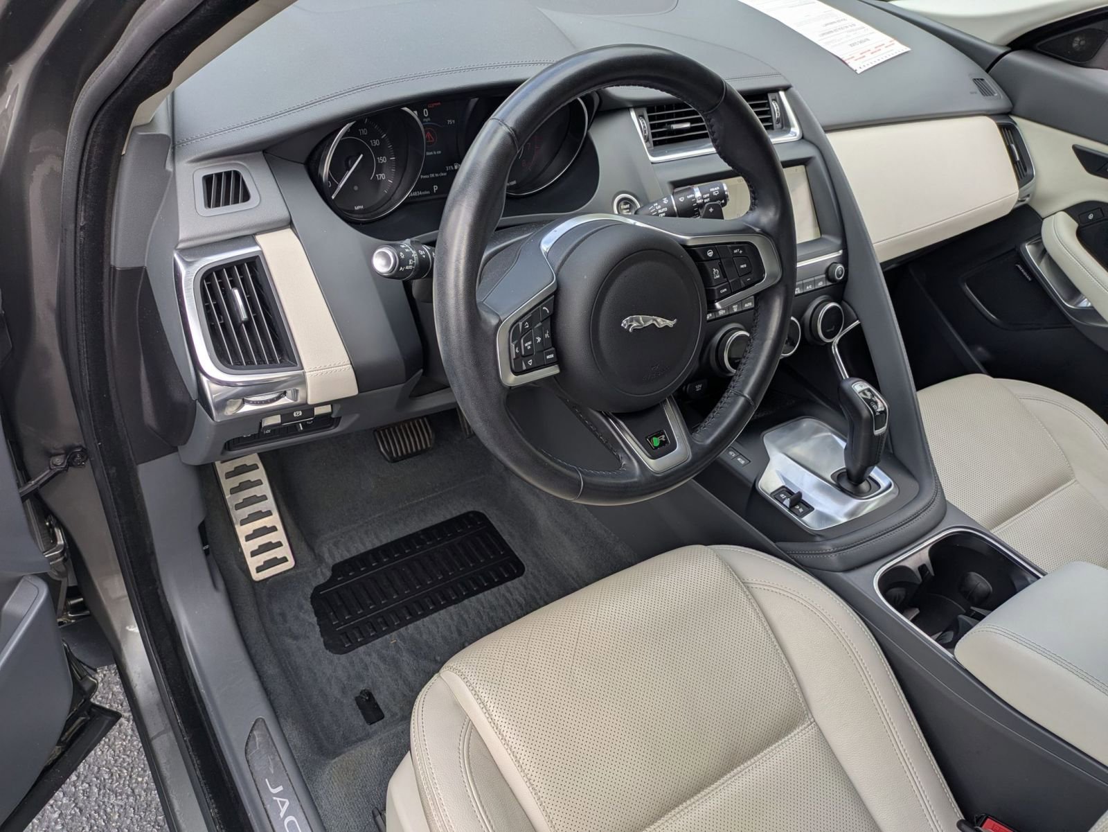 Used 2020 Jaguar E-PACE SE image 9