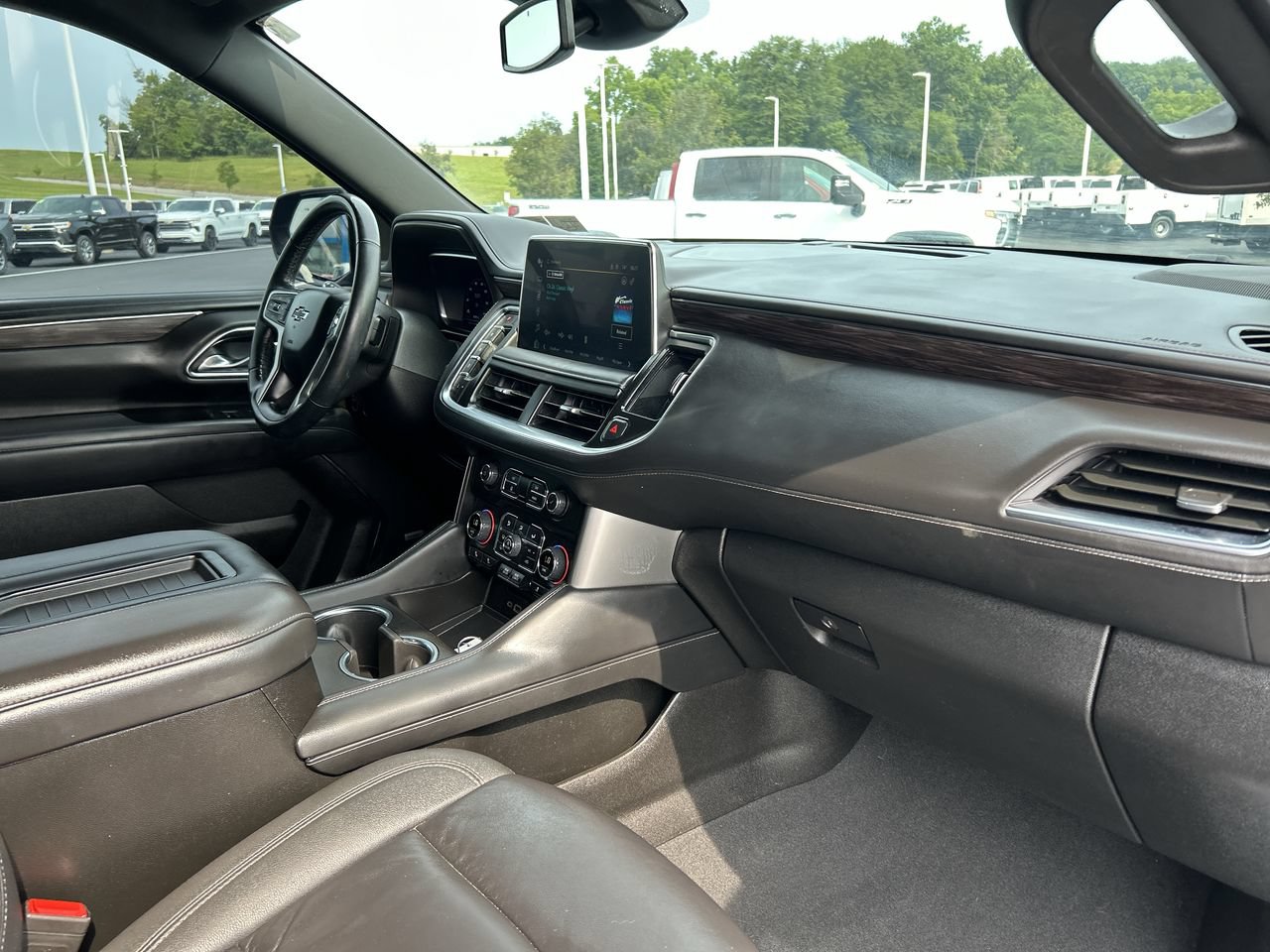 Used 2024 Chevrolet Tahoe Z71 w/ Luxury Package AWD/4WD image 16
