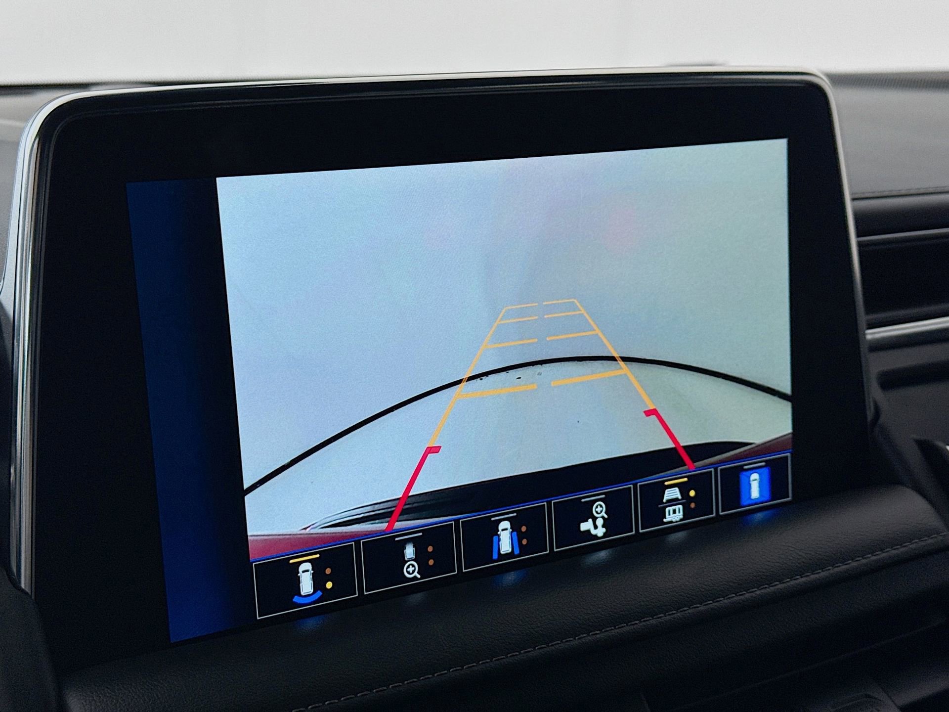 Used 2022 Chevrolet Tahoe Z71 w/ Z71 Off-Road Package image 15