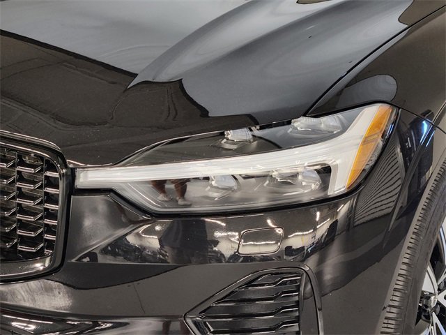 Used 2025 Volvo XC60 B5 Core image 11