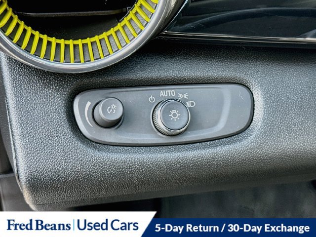 Used 2025 Chevrolet Trax ACTIV w/ Sunroof Package FWD image 15