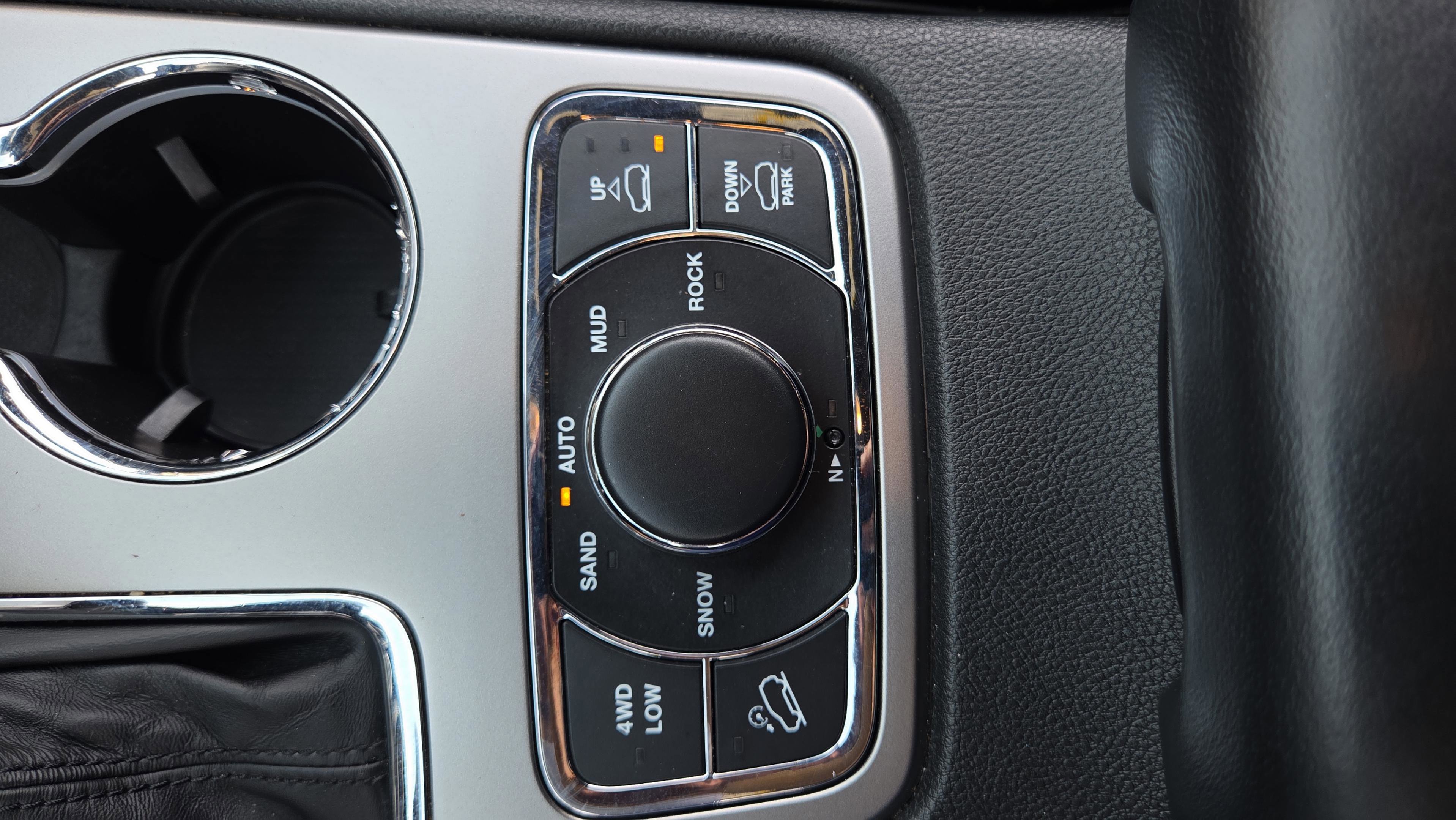 Used 2018 Jeep Grand Cherokee Overland AWD/4WD image 35