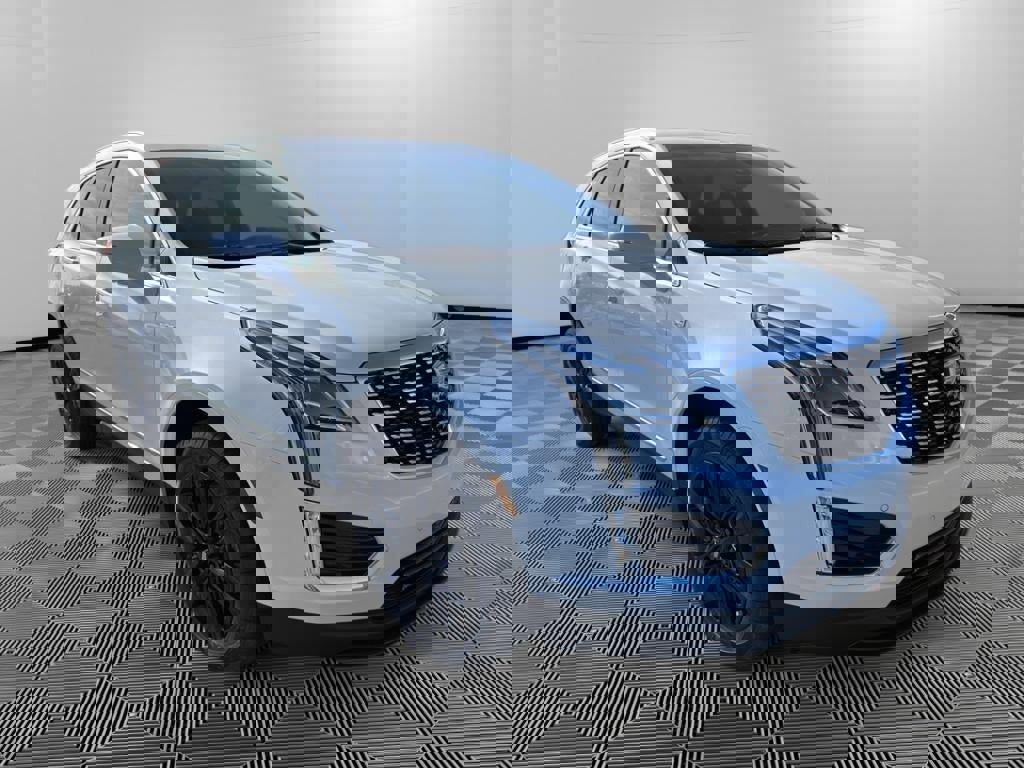 New 2026 Cadillac XT5 Luxury w/ LPO, Bronce Accent Package