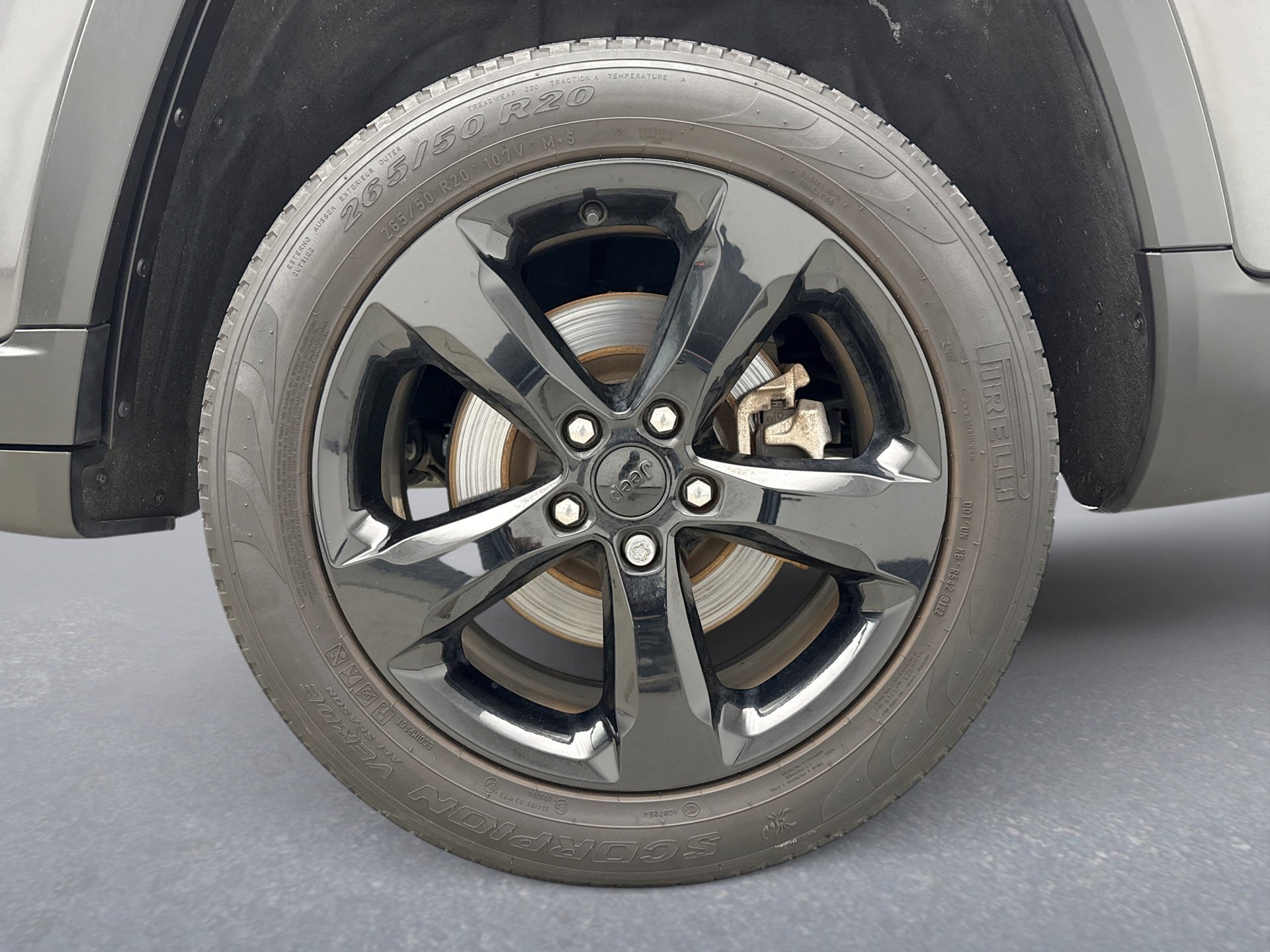 Used 2023 Jeep Grand Cherokee L Limited w/ Black Appearance Package image 26