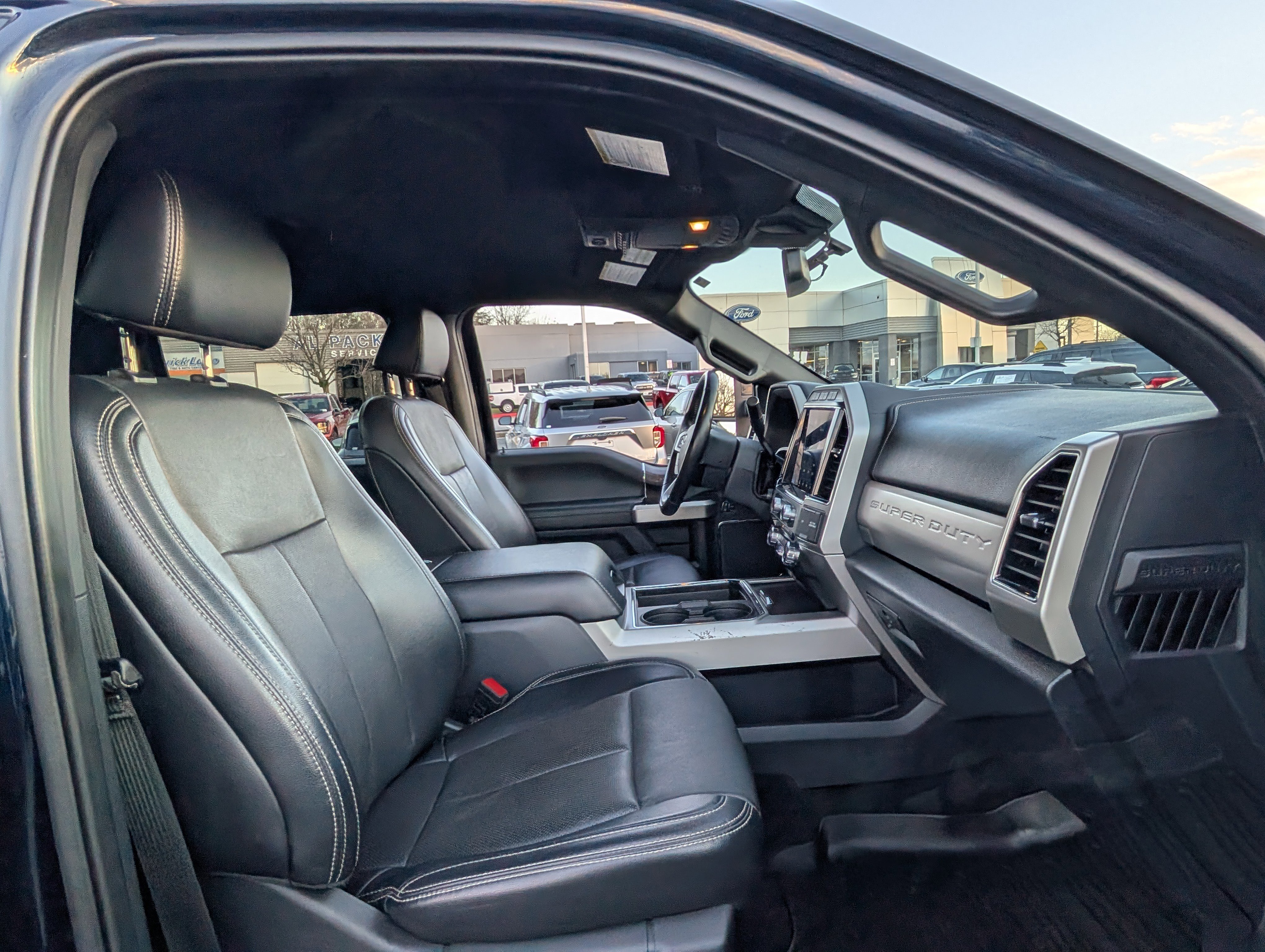 Used 2022 Ford F250 Lariat w/ Black Appearance Package image 11