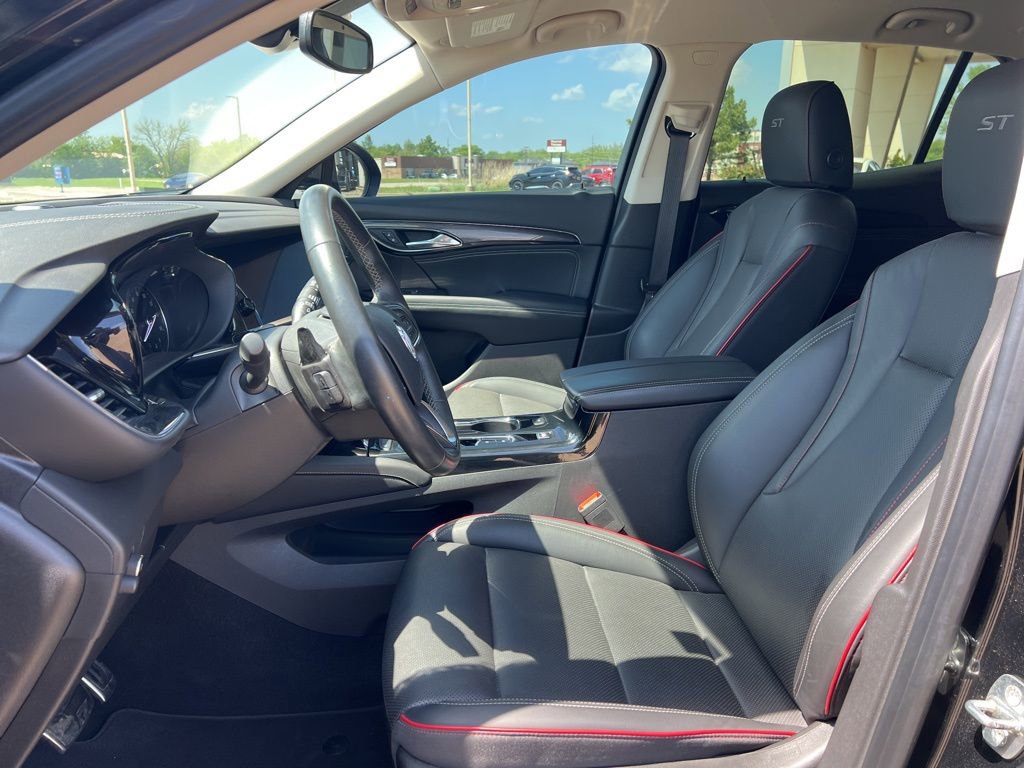 Used 2023 Buick Envision Essence w/ Sport Touring Package FWD image 11