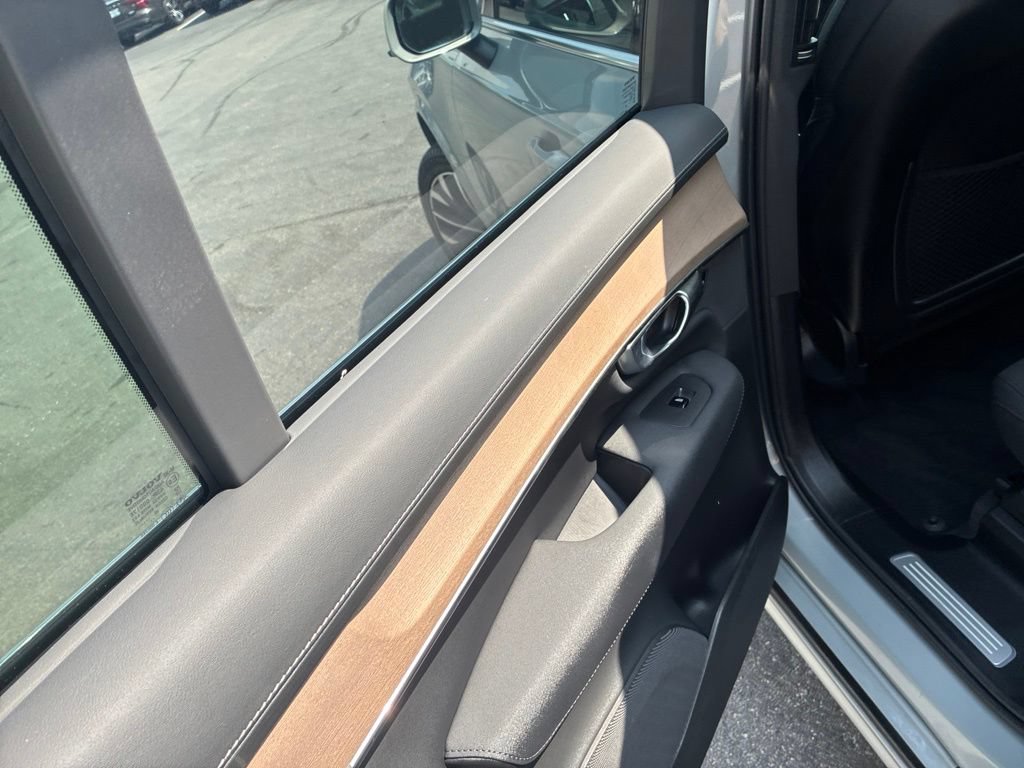 Certified 2026 Volvo XC90 B6 Plus AWD/4WD image 8