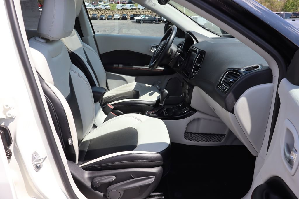 Used 2017 Jeep Compass Limited w/ Navigation Group AWD/4WD image 22