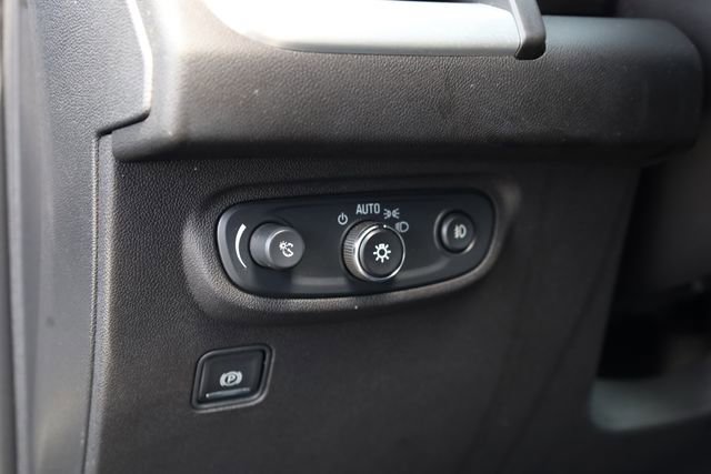 Used 2024 GMC Terrain SLT image 12