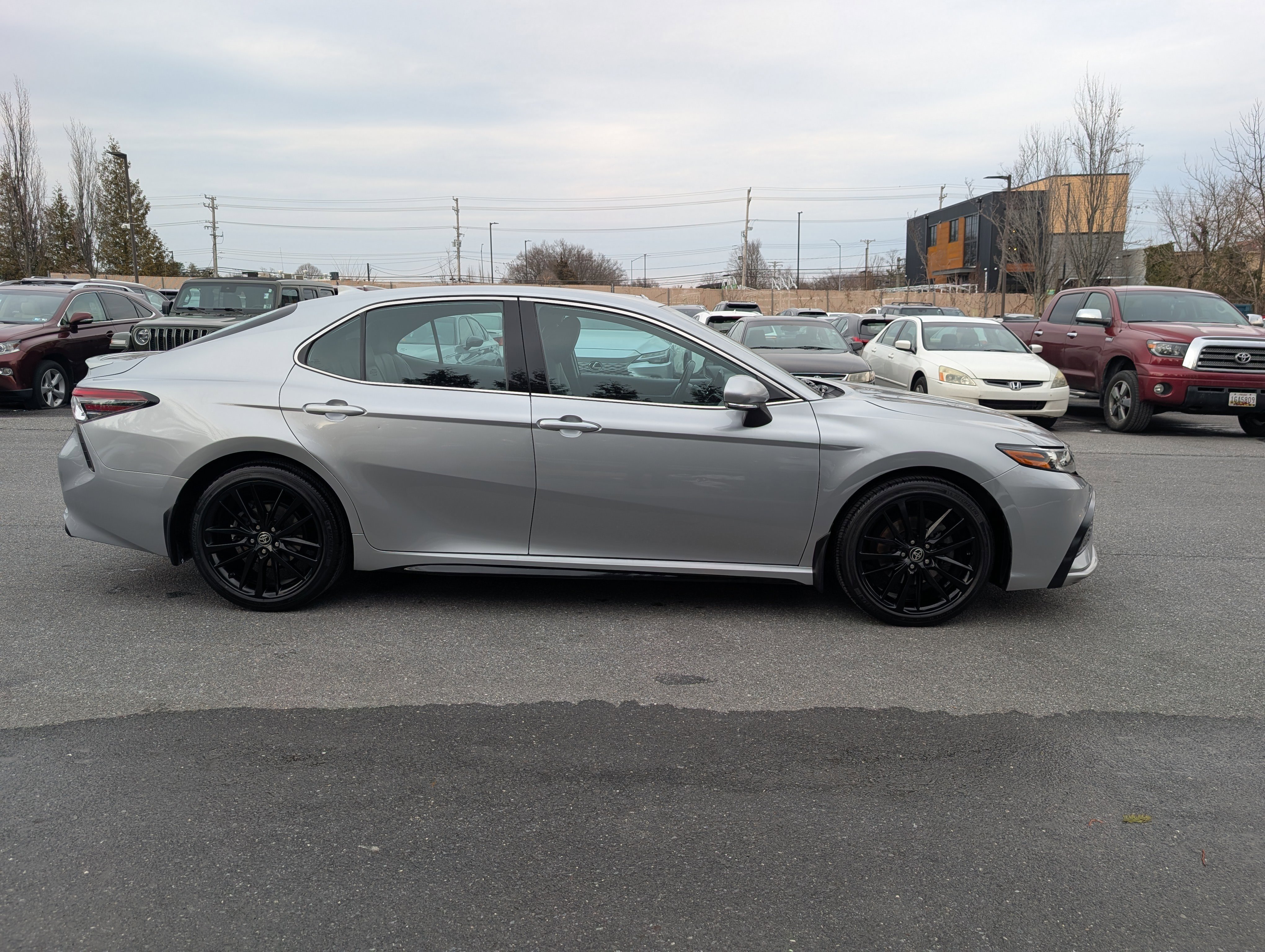 Used 2022 Toyota Camry XSE image 2