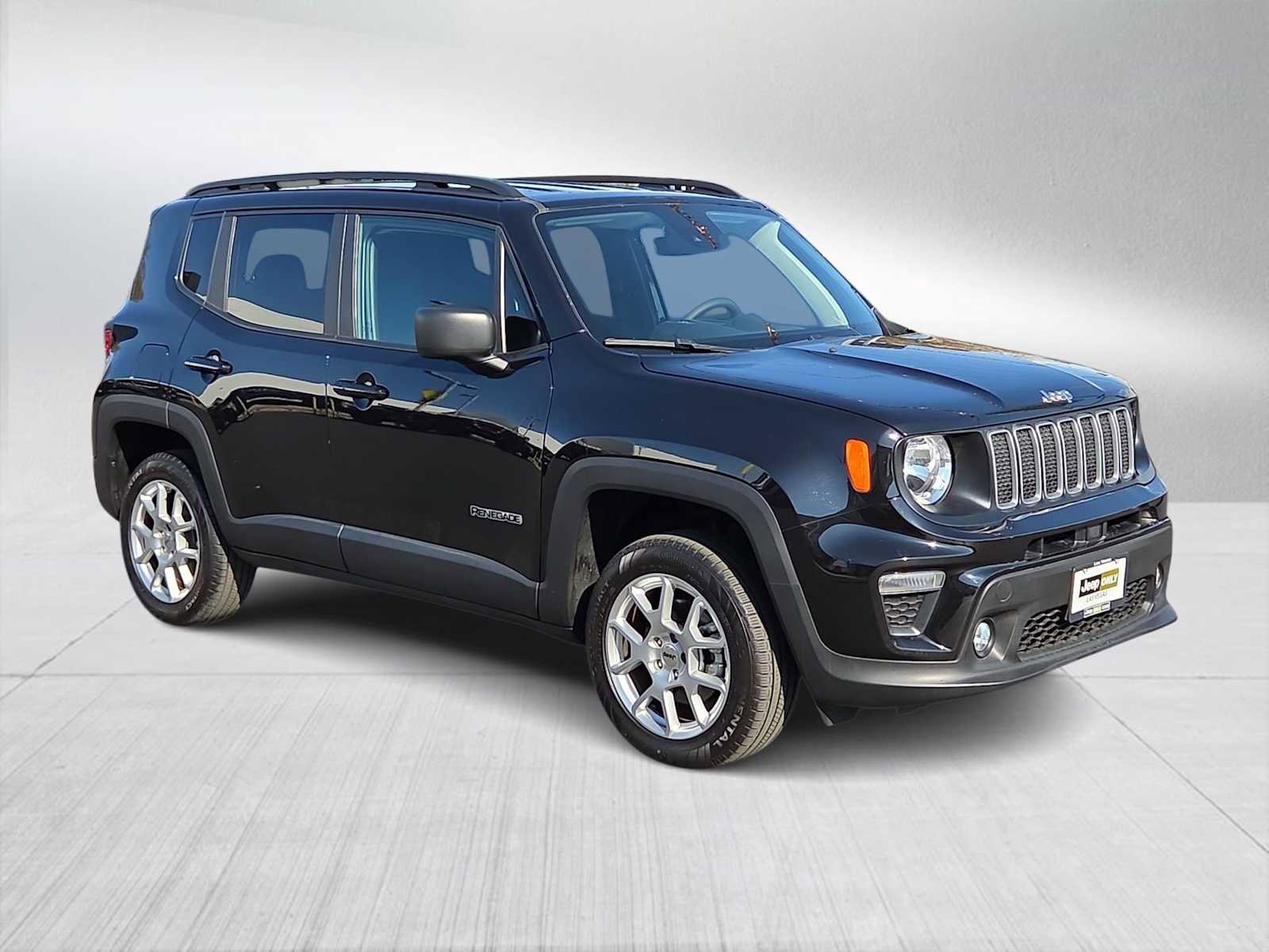 Used 2022 Jeep Renegade Latitude image 2