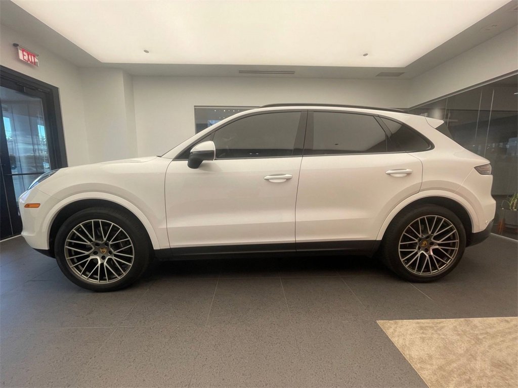 Used 2022 Porsche Cayenne Platinum Edition image 2