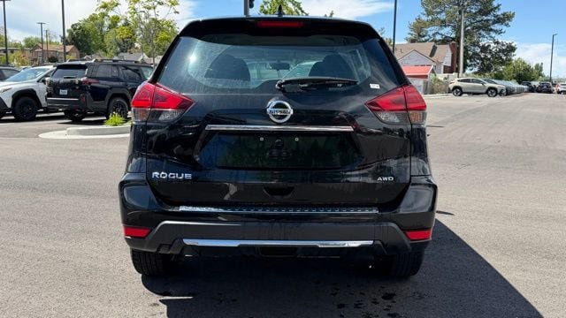 Used 2017 Nissan Rogue S AWD/4WD image 4