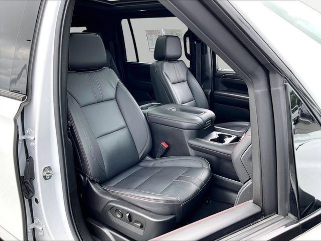 Used 2022 Chevrolet Suburban RST w/ Luxury Package AWD/4WD image 11