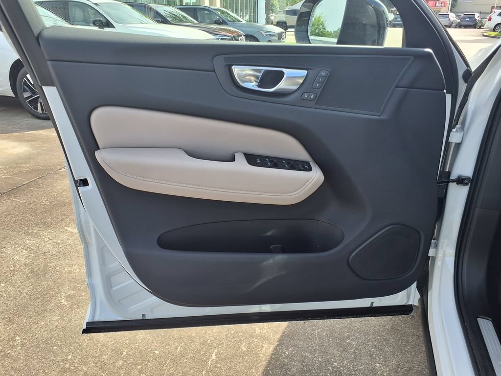 New 2026 Volvo XC60 B5 Plus w/ Protection Package Premier AWD/4WD image 14