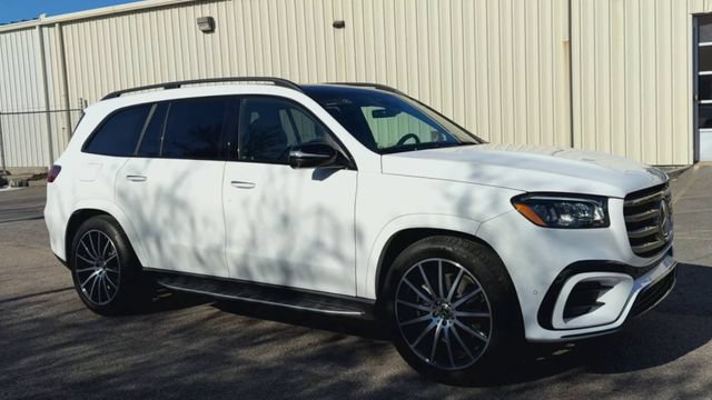 Used 2025 Mercedes-Benz GLS 580 4MATIC image 4