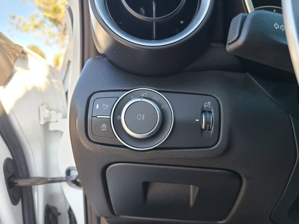 Used 2022 Alfa Romeo Giulia Sprint image 21