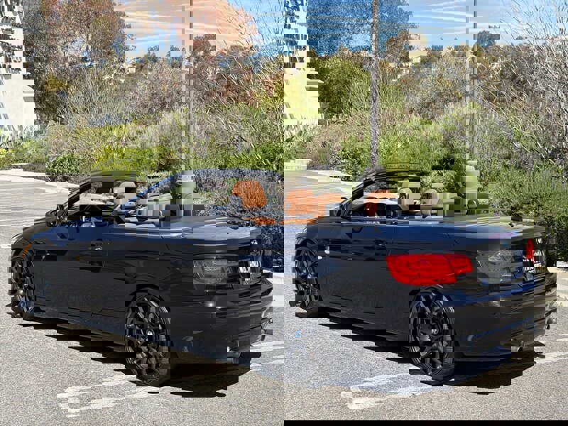 Used 2011 BMW 335i Convertible image 4