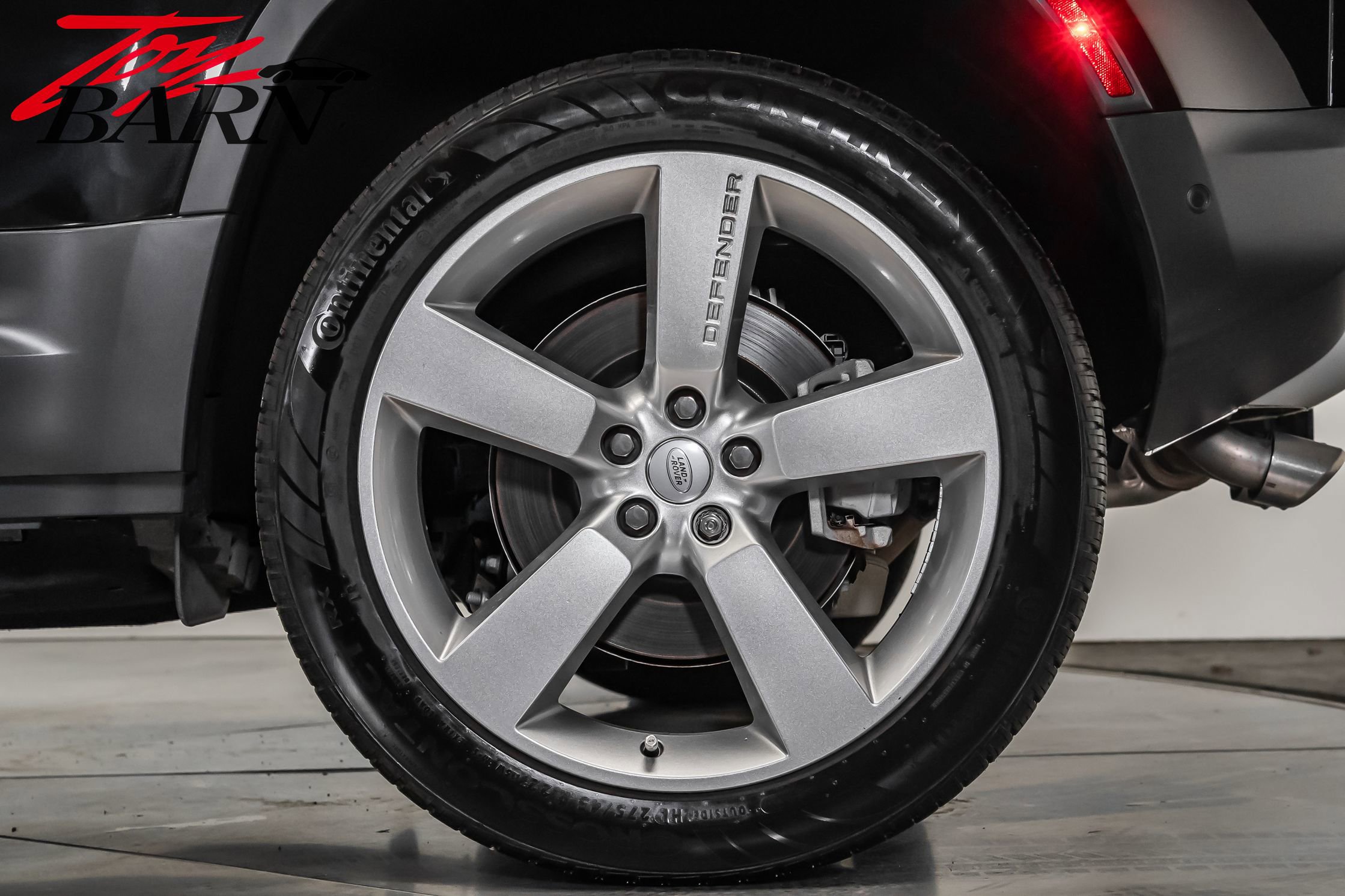 Used 2024 Land Rover Defender 110 SE image 18