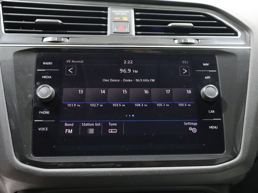 Used 2019 Volkswagen Tiguan SEL AWD/4WD image 24
