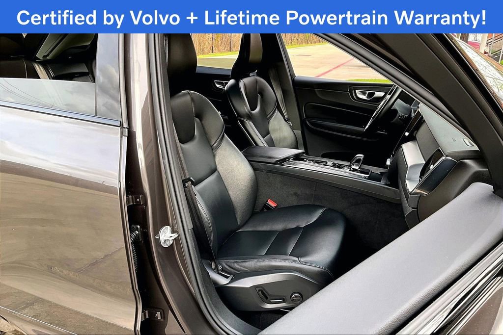 Used 2025 Volvo XC60 B5 Core image 10