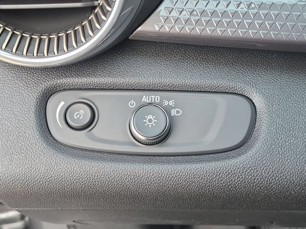 New 2026 Chevrolet Trax ACTIV w/ Driver Confidence Package FWD image 16